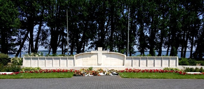 Willemstad monument belgisch ereveld photo