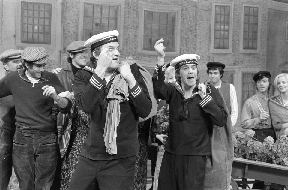 Wim de Bie (links) en Kees van Kooten tijdens TV-opnamen voor Hadimassa, Bestanddeelnr 925-4925