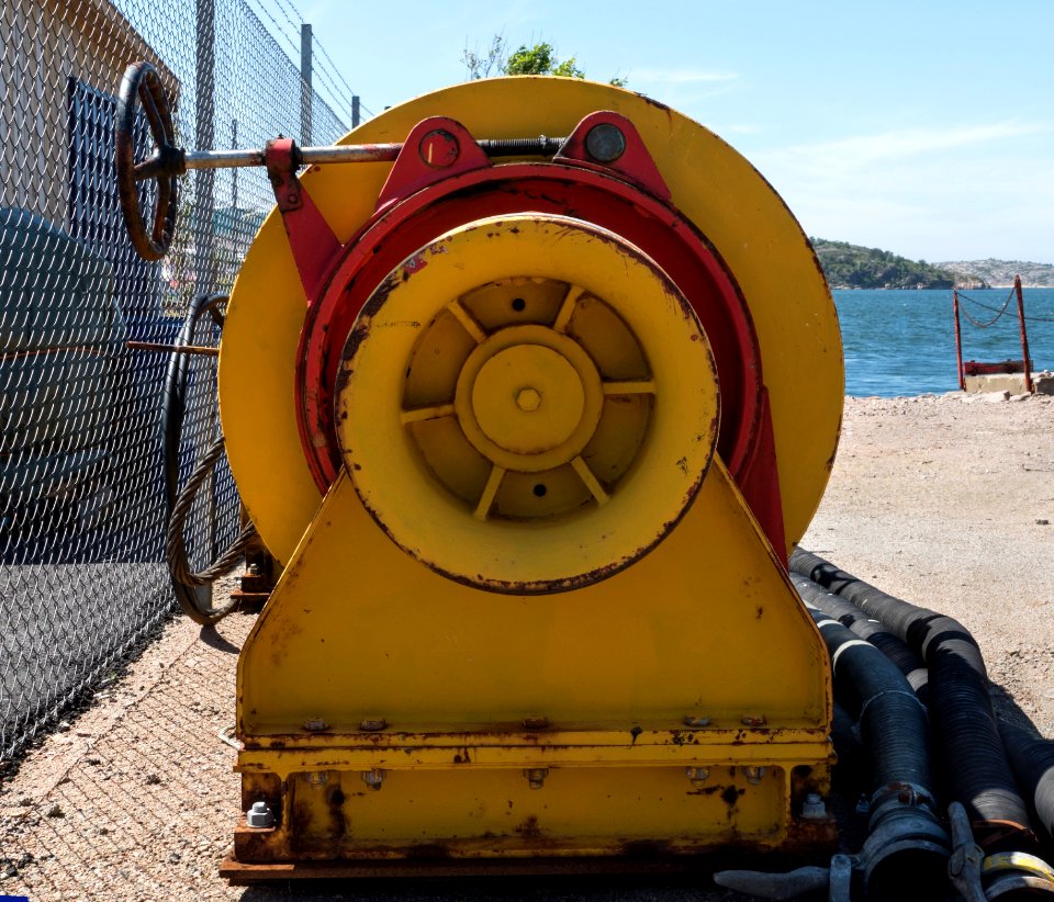 Winch for towing cable from tugboat - sideview