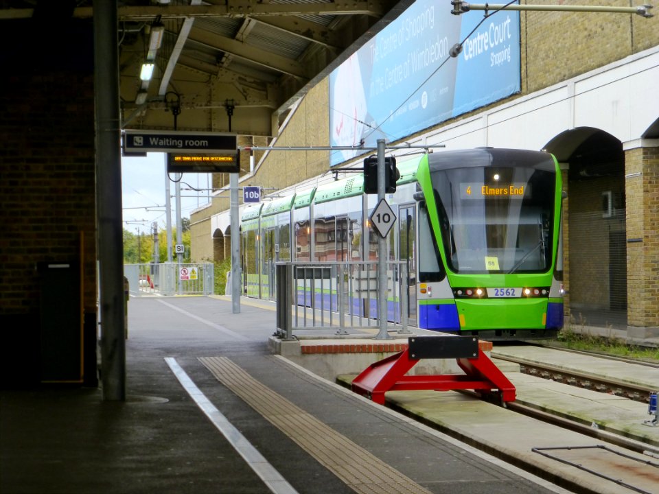 Wimbledon-Tramlink-Plat10b-2562-P1390140