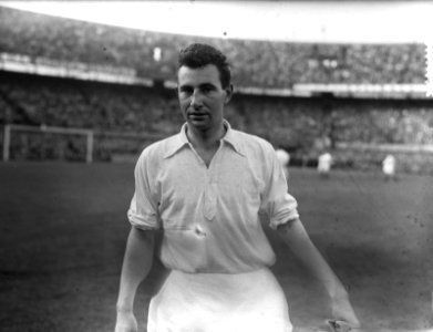Wim Hendriks (Vitesse Arnhem), gekozen in Nederlands Elftal voor interland tegen, Bestanddeelnr 905-1077
