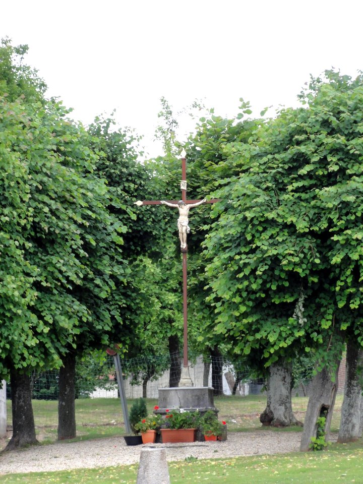 Wimy (Aisne) croix de chemin sur la place