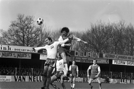 Willy Kreuz kopt tegen de lat, Bestanddeelnr 929-0588