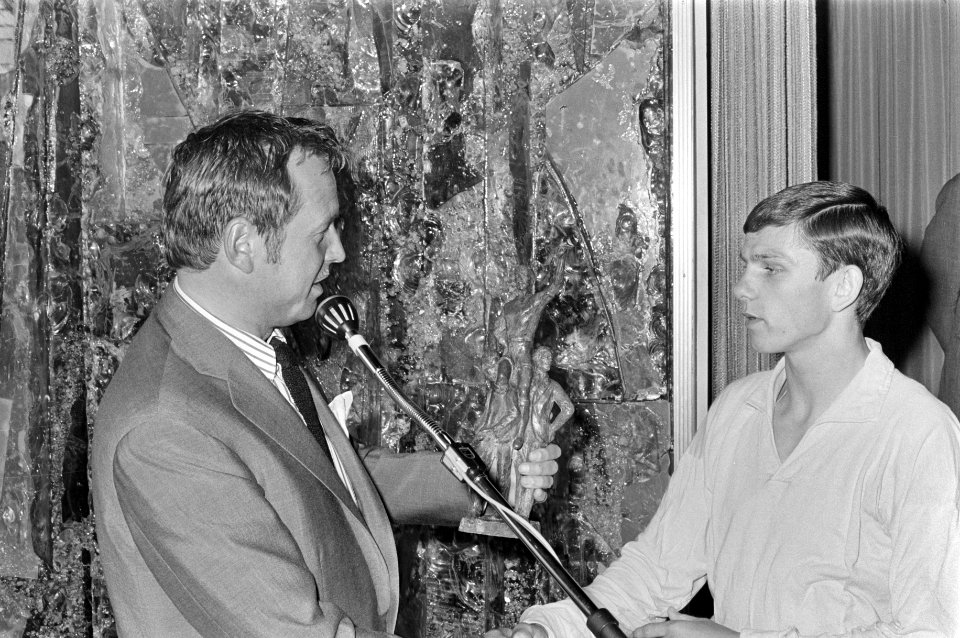 Willy Dullens voetballer van het jaar, Toon Hermans en Willy Dullens, Bestanddeelnr 919-1754