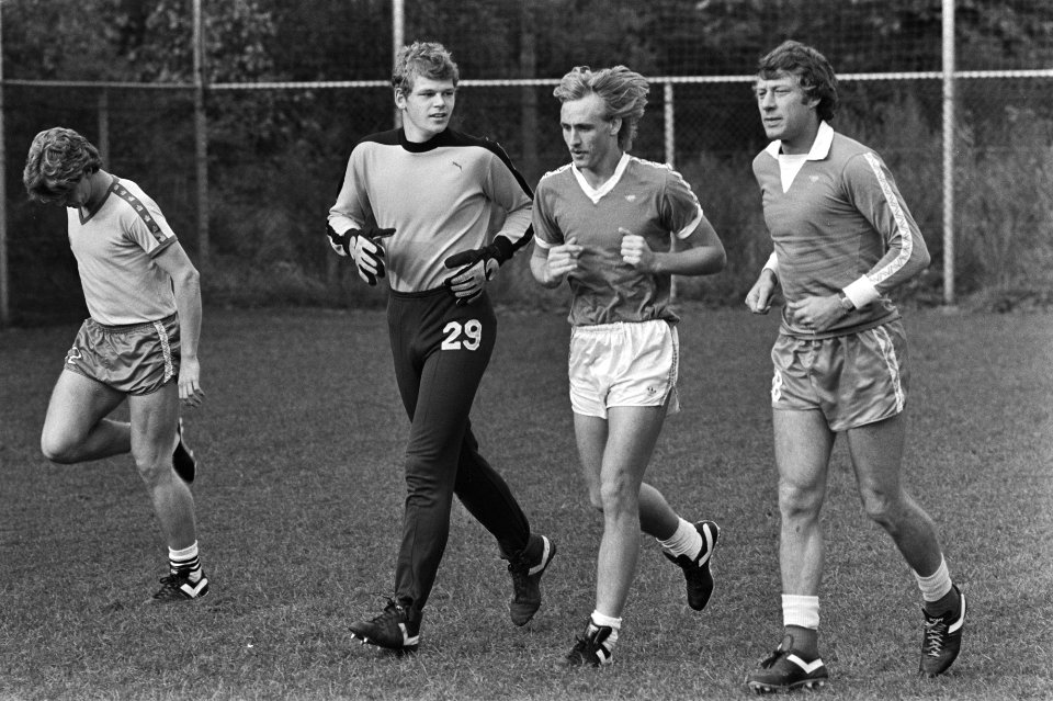 Willy Carbo met Mansveld tijdens de training, Bestanddeelnr 931-7074