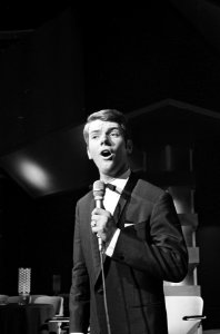 Willy en Willeke show, Ronnie Tober (zingend), Bestanddeelnr 920-0350