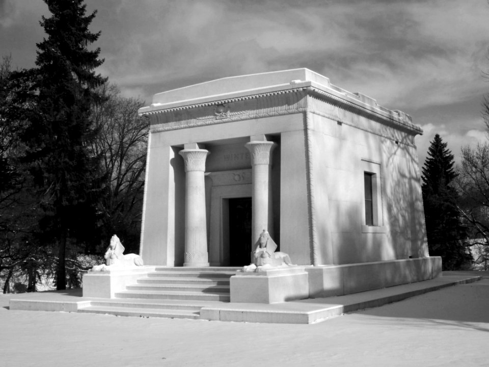 Winter mausoleum, Allegheny Cemetery, 2015-01-17, 07, bw