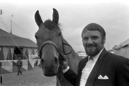 Willy Mullens, Circus Sarrasani (dressuur paarden). Opdracht Telegraaf., Bestanddeelnr 921-5296