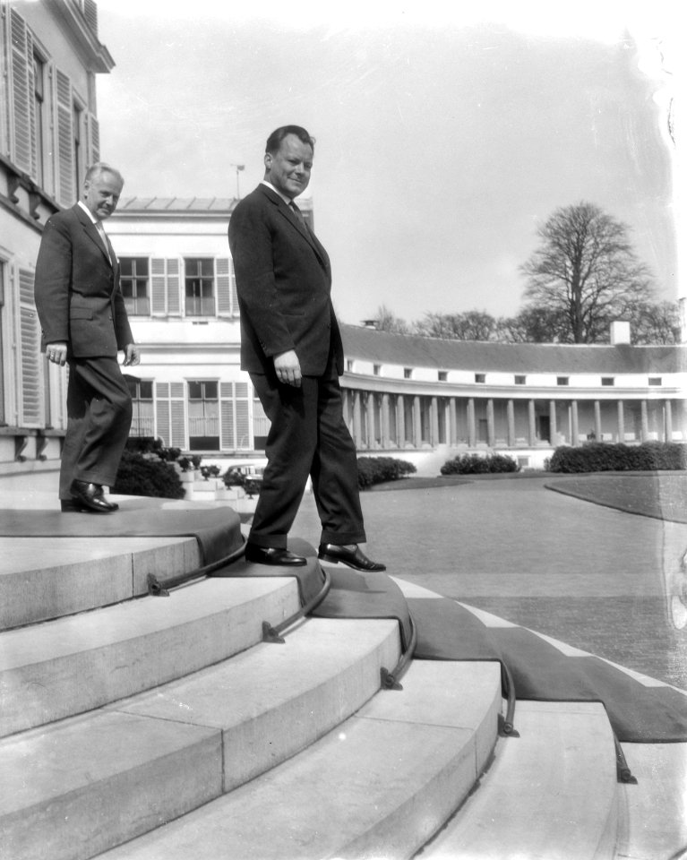 Willy Brandt verlaat het paleis, Bestanddeelnr 910-2957