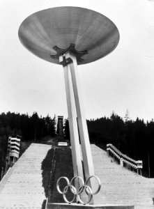 Winter Olympiade Innsbruck De schaal waar de Olympische vlam in zal branden tij, Bestanddeelnr 915-7668