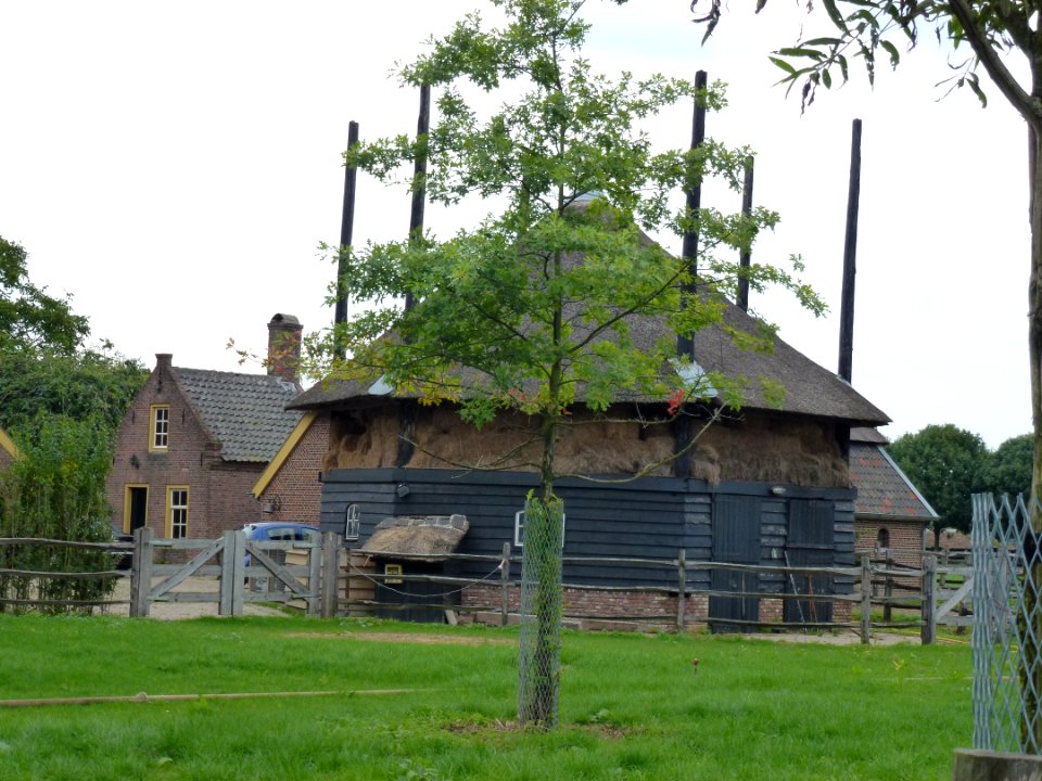 Winssen (Beuningen Gld) Leegstraat 41 bakhuis, hooiberg