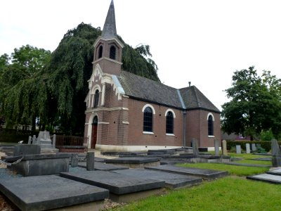Winssen (Beuningen Gld) NH kerkhof met kerk