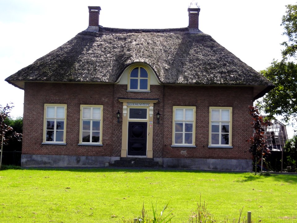 Winssen (Beuningen) Rijksmonument 9557 Bloemenstein Van Heemstraweg 37