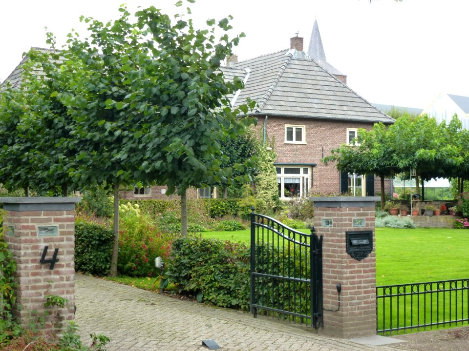 Winssen (Beuningen Gld) boerderij Molenstraat 4 met oprit