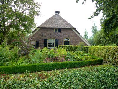 Winssen (Beuningen Gld) boerderij Poelsestraat 1 met tuin