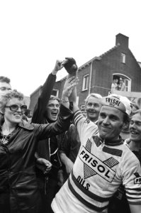 Winnaar Kuiper na aankomst, Bestanddeelnr 928-0074