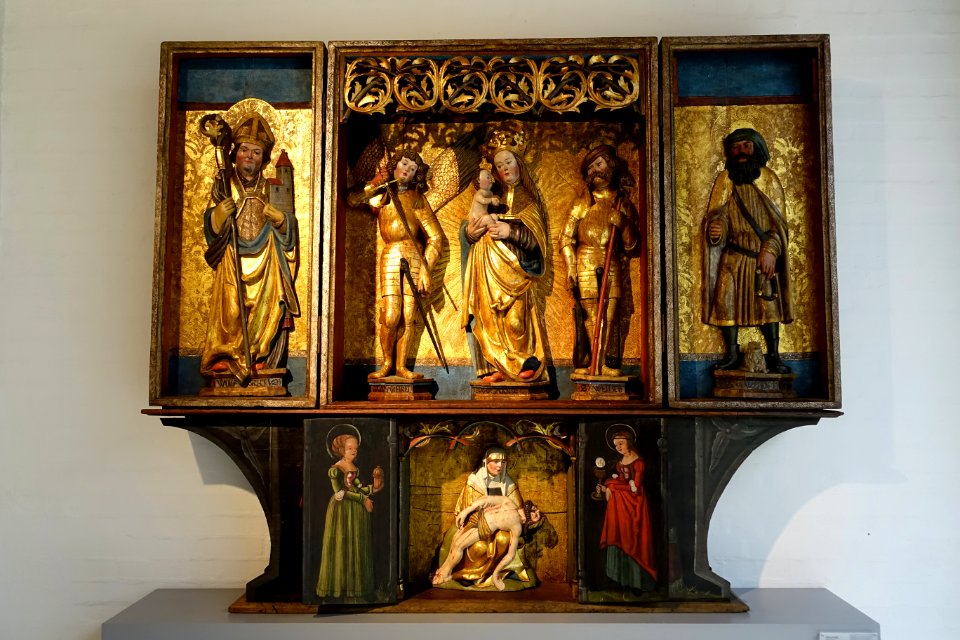 Winged altarpiece, Northern Saxony, probably Halle an der Saale, 1519, limewood figures, fir shrine, polychromy restored - Germanisches Nationalmuseum - Nuremberg, Germany - DSC02942