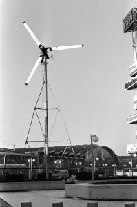 Windmolen voor RAI in Amsterdam geplaatst als trekpleister voor de Landbouw RAI , Bestanddeelnr 931-9069