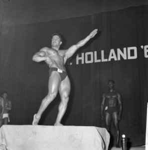 Winnaar van de mr. Holland verkiezingen, de in Nederland wonende Italiaan Guisep, Bestanddeelnr 918-4164