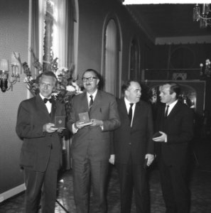 Winnaars ANWB prijs 1965 te Den Haag , v.l.n.r. Herman van der Horst , Hans Wier, Bestanddeelnr 917-8348