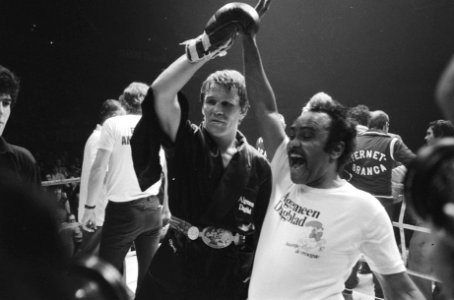 Winnaar Rudi Koopmans en trainer Henri Davis, Bestanddeelnr 930-1594