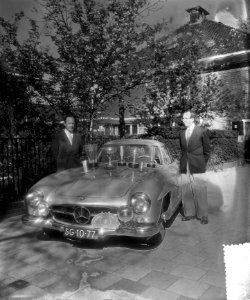 Winnaar Tulpenrallye, Hans Tak en Niemöller met een Mercedes-Benz 300 SL, Bestanddeelnr 907-1280
