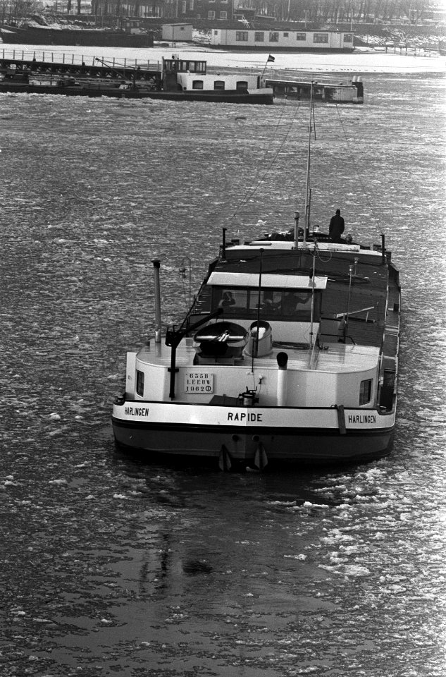 Winter, ijs, binnenvaart, scheepvaart, Bestanddeelnr 918-4835