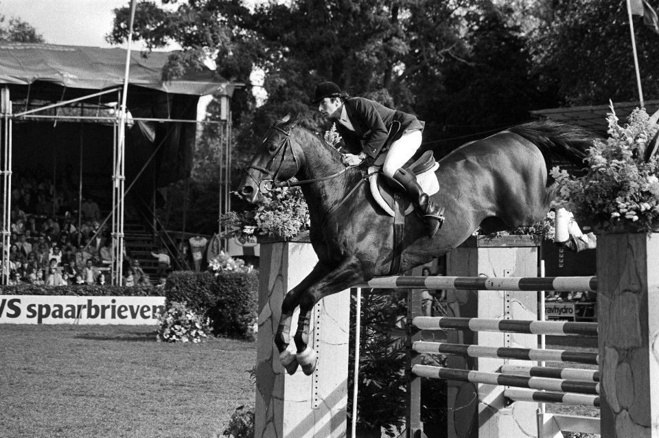Winnaar Gilles B. de Ballanda (Frankrijk) met Galoubet A. Malesan, Bestanddeelnr 931-6377