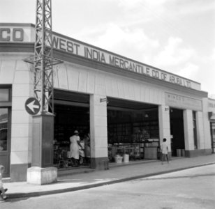 Winkel in de Nassaustraat in Oranjestad op Aruba, Bestanddeelnr 252-7893