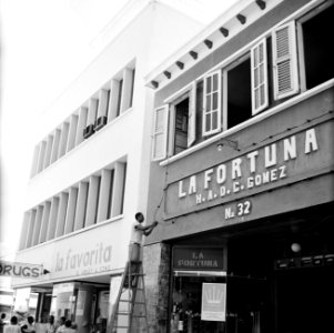 Winkel La Fortuna van H.A.D.C. Gomez in de Heerenstraat in Willemstad op Curaçao, Bestanddeelnr 252-3341