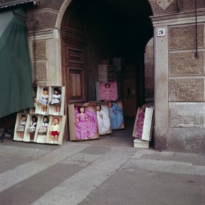 Winkel met poppen in Ascona, Bestanddeelnr 254-6053 photo