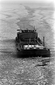 Winter, ijs, binnenvaart, scheepvaart, Bestanddeelnr 918-4836