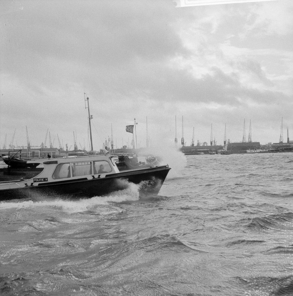 Windkracht 9 op de Maas, Bestanddeelnr 918-4057