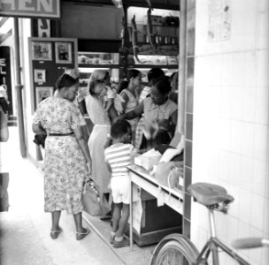Winkel in de Heerenstraat in Willemstad, Bestanddeelnr 252-2918
