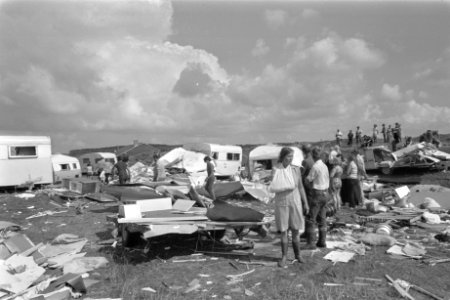 Windhoos op camping Duinoord op Ameland, drie doden en honderden gewonden, ravag, Bestanddeelnr 925-7998