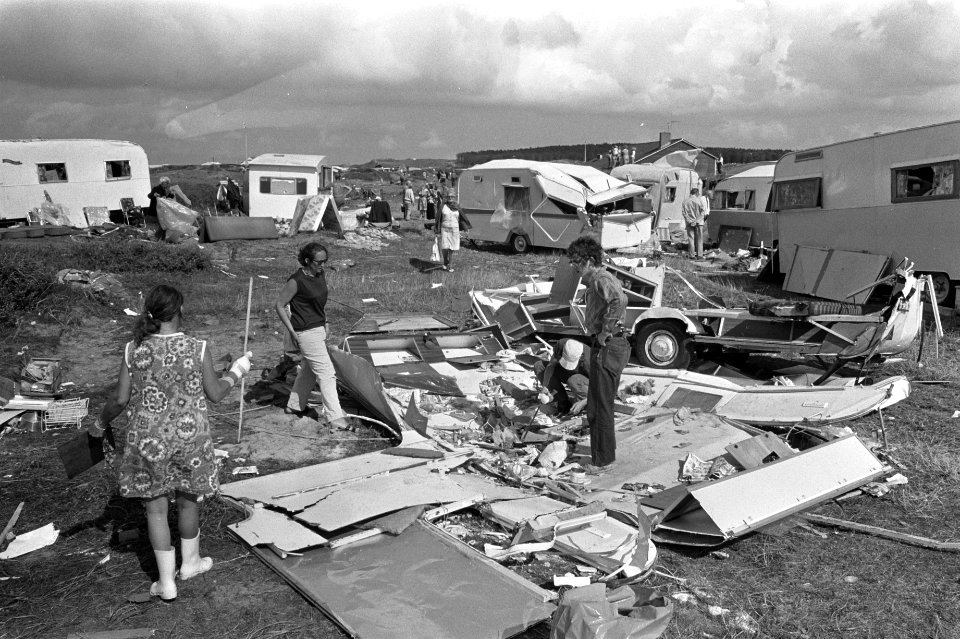 Windhoos op camping Duinoord op Ameland, drie doden en honderden gewonden, ravag, Bestanddeelnr 925-8005