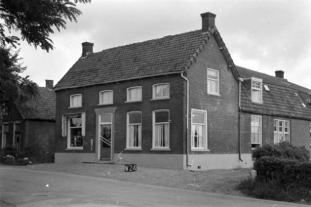 Winkel en woonhuis te Wamel (ruilverkaveling Maas en Waal), Bestanddeelnr 170-2221