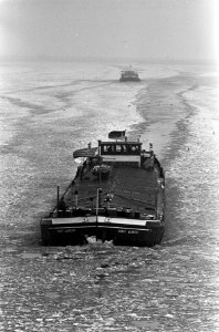 Winter, ijs, binnenvaart, scheepvaart, Bestanddeelnr 918-4834