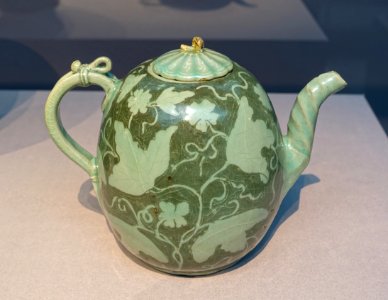 Wine ewer in the form of a melon, Korea, Goryeo period, 1100s-1200s AD, stoneware, black inlay under celadon glaze - Freer Gallery of Art - DSC04844