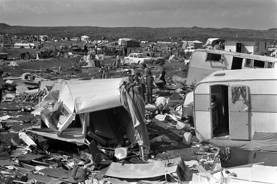 Windhoos op camping Duinoord op Ameland, drie doden en honderden gewonden, ravag, Bestanddeelnr 925-8001