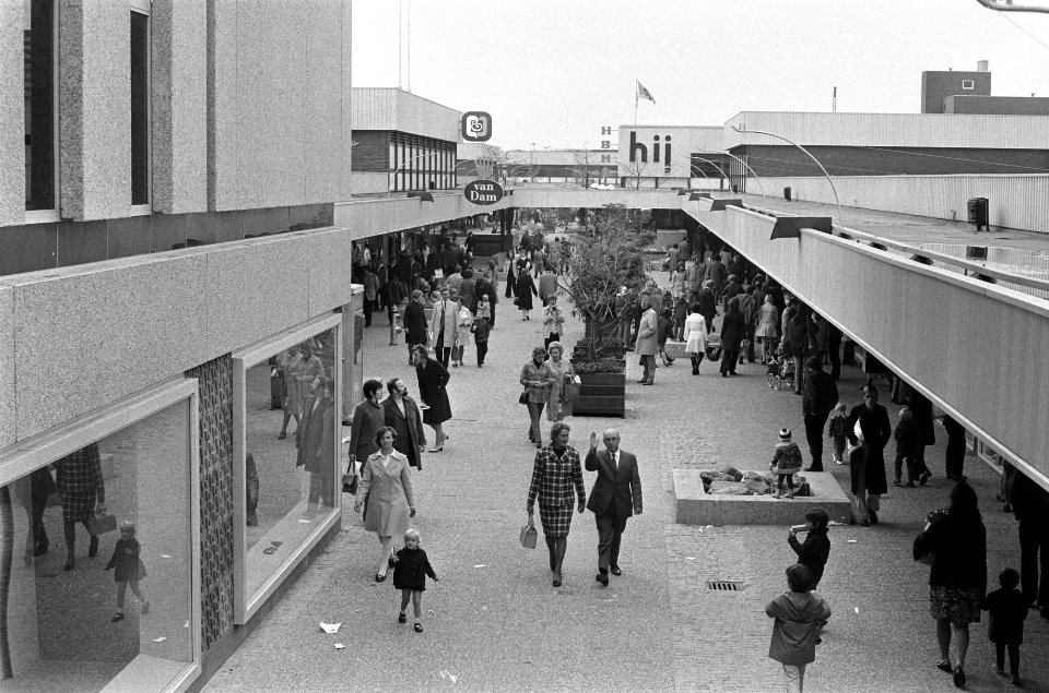 Winkelcentrum Buikslotermeerplein, Amsterdam Noord, Bestanddeelnr 925-0713