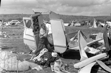 Windhoos op camping Duinoord op Ameland, drie doden en honderden gewonden, ravag, Bestanddeelnr 925-7995