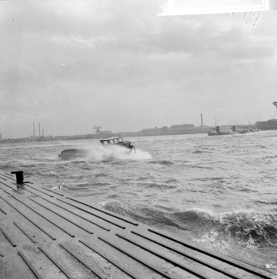 Windkracht 9 op de Maas, Bestanddeelnr 918-4056