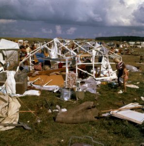 Windhoos op camping op Ameland ravage op camping Duinoord., Bestanddeelnr 254-9242