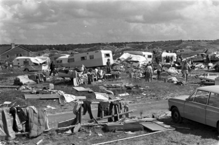 Windhoos op camping Duinoord op Ameland, drie doden en honderden gewonden, ravag, Bestanddeelnr 925-8002