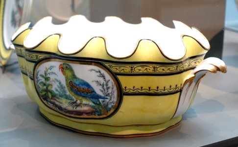 Wine glass coolers, painters Francoise-Philippine Descoins and Michel-Gabriel Commelin, 2 of 3, Sèvres porcelain, 1794, soft-paste porcelain - Wadsworth Atheneum - Hartford, CT - DSC05485