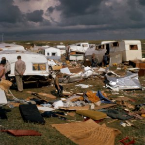 Windhoos op camping op Ameland ravage op camping Duinoord., Bestanddeelnr 254-9244