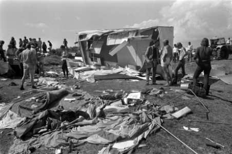 Windhoos op camping Duinoord op Nes (Ameland), vier doden en honderden gewonden,, Bestanddeelnr 925-7992
