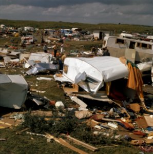 Windhoos op camping op Ameland ravage op camping Duinoord., Bestanddeelnr 254-9243