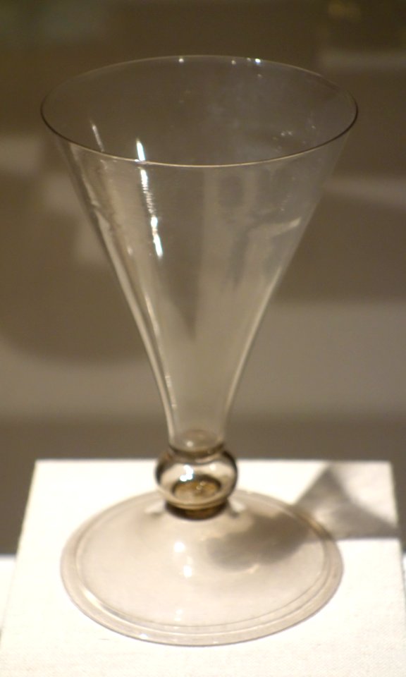 Wineglass, probably Venice, Italy, 1660-1680, nonlead glass - Winterthur Museum - DSC01351